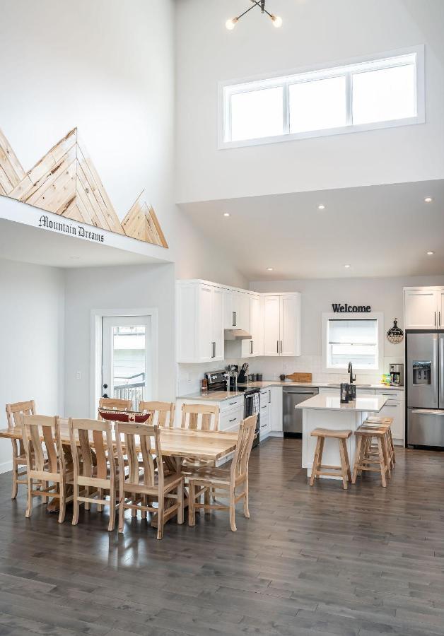 Mountain Dreams - Revelstoke Home Near Rmr מראה חיצוני תמונה